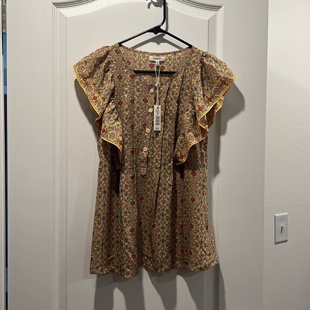 NWT Flutter Sleeve top